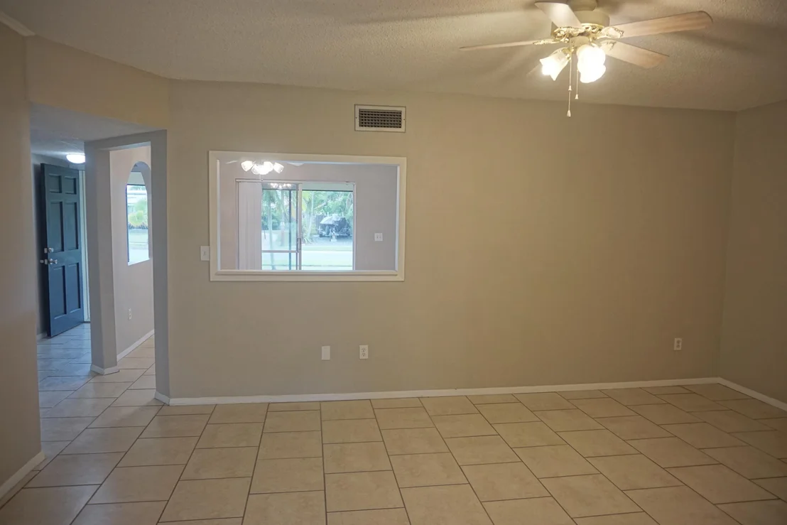 Photo of 971 Fulton Lane NE