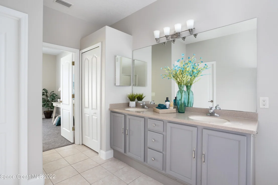 Photo of 1660 Bridgeport Circle