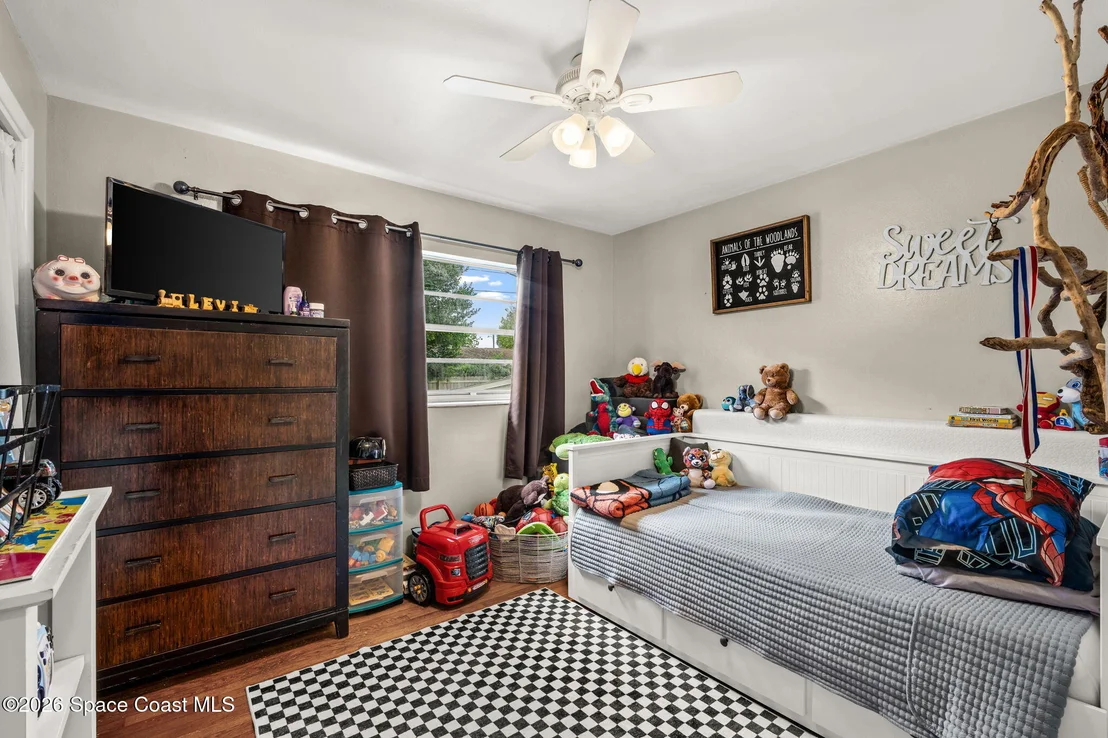 Photo of 1425 Crest Drive