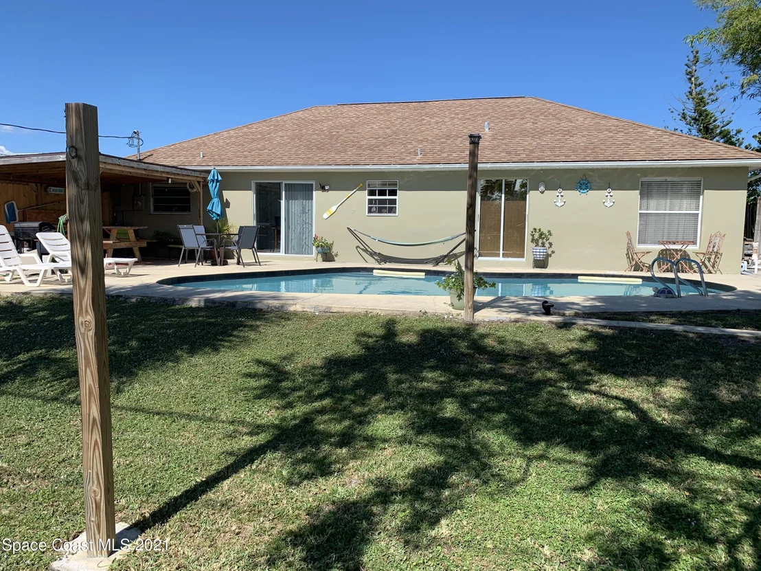 Photo of 3182 NE Edgewood Drive NE