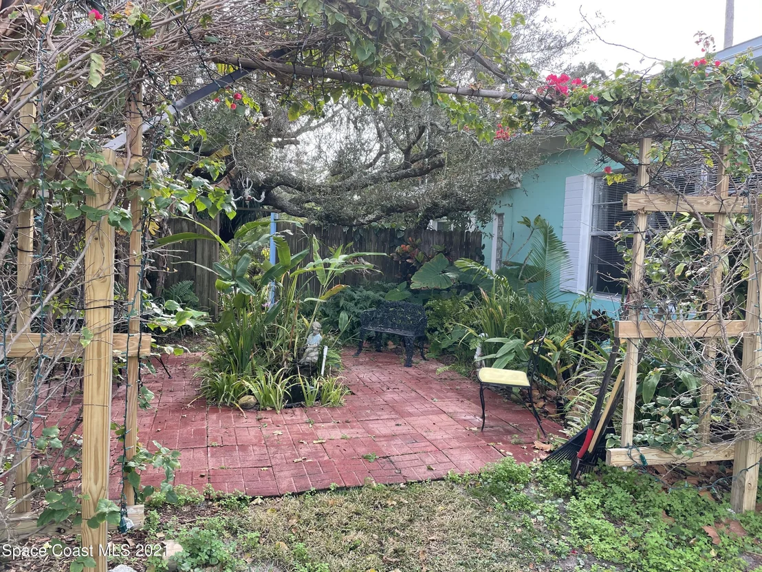 Photo of 1631 Old Colonial Way