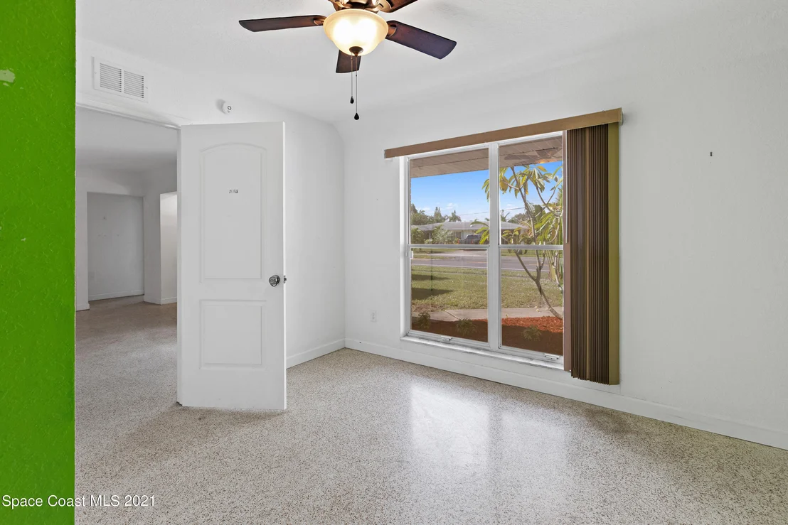 Photo of 867 Daytona Drive NE