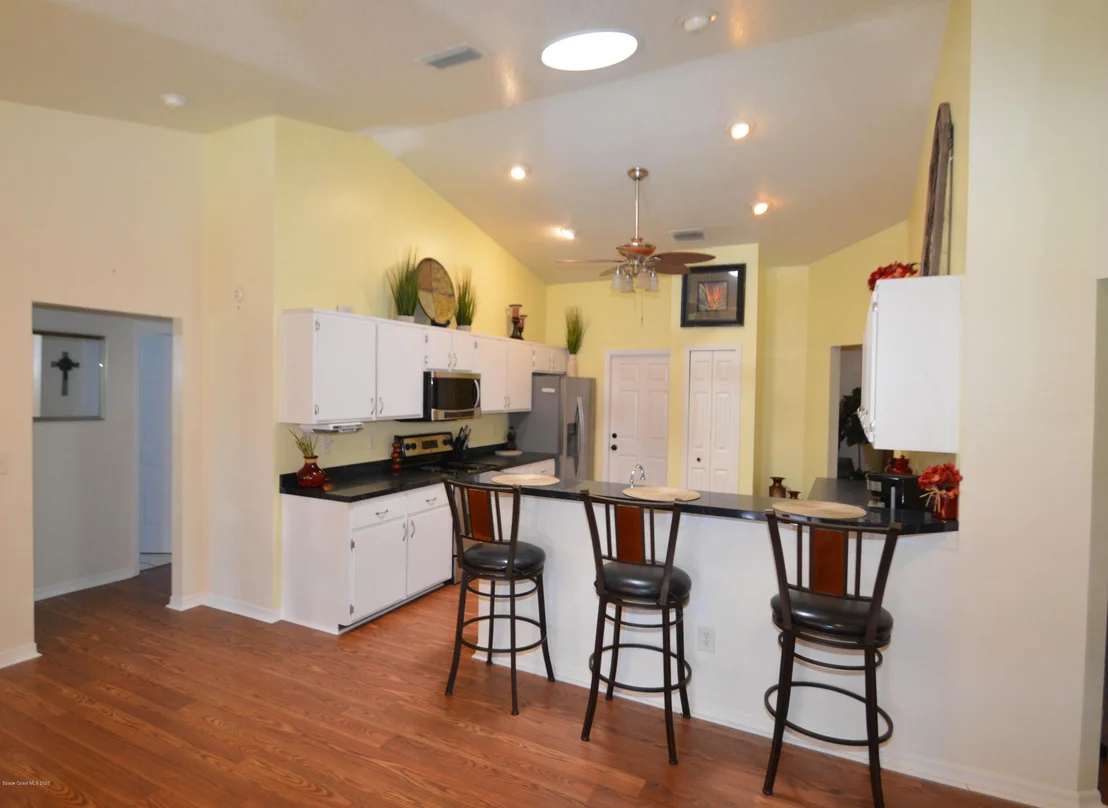 Photo of 6370 Manila Drive