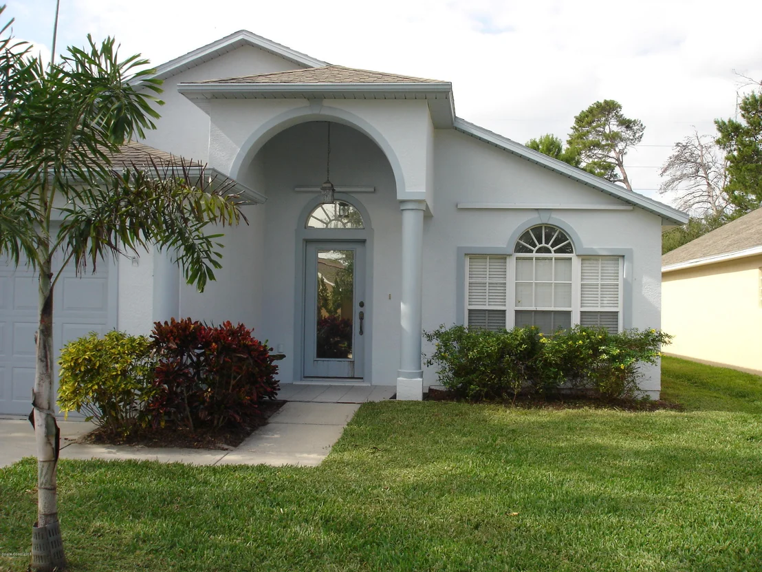 Photo of 1050 NE Pine Creek Circle NE