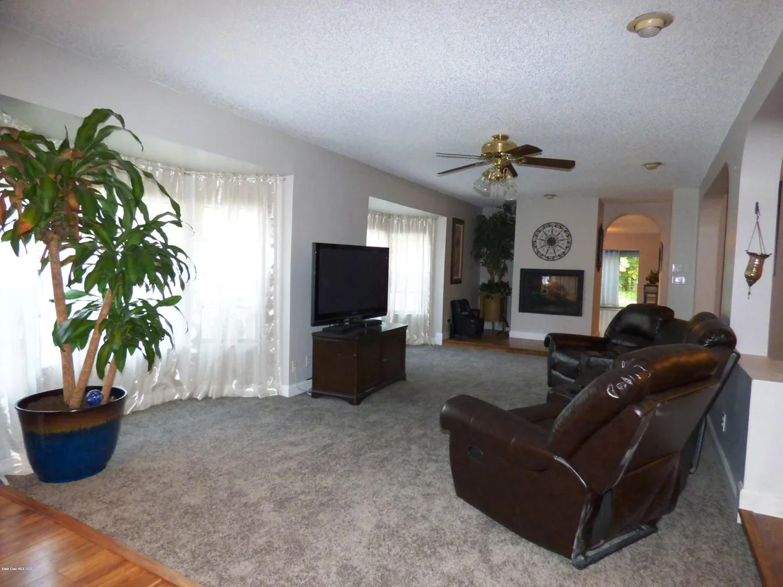 Photo of 6737 Sheridan Road