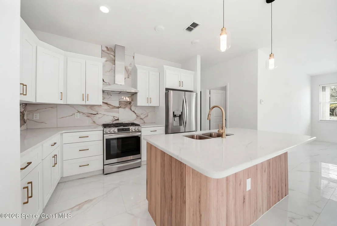 Photo of 2180 Cogan Drive SE