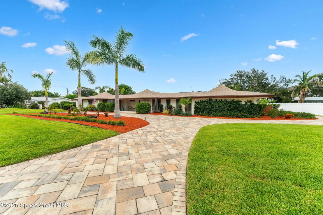 Photo of 207 Riverside Drive
