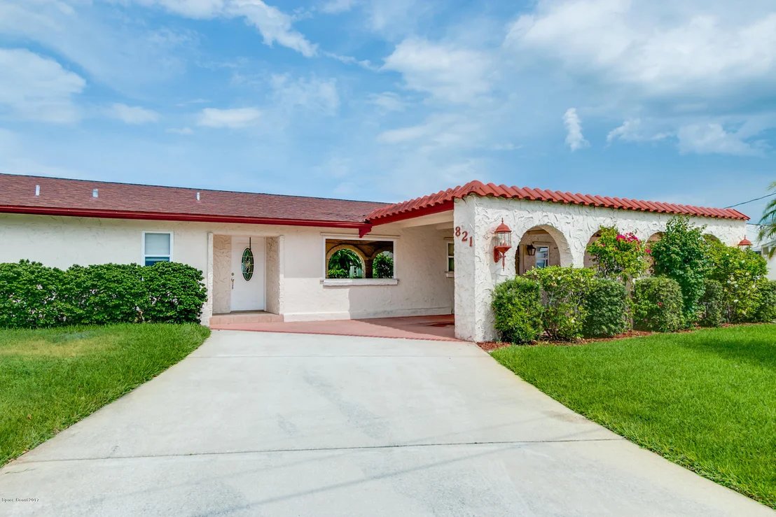 Photo of 821 Heron Road
