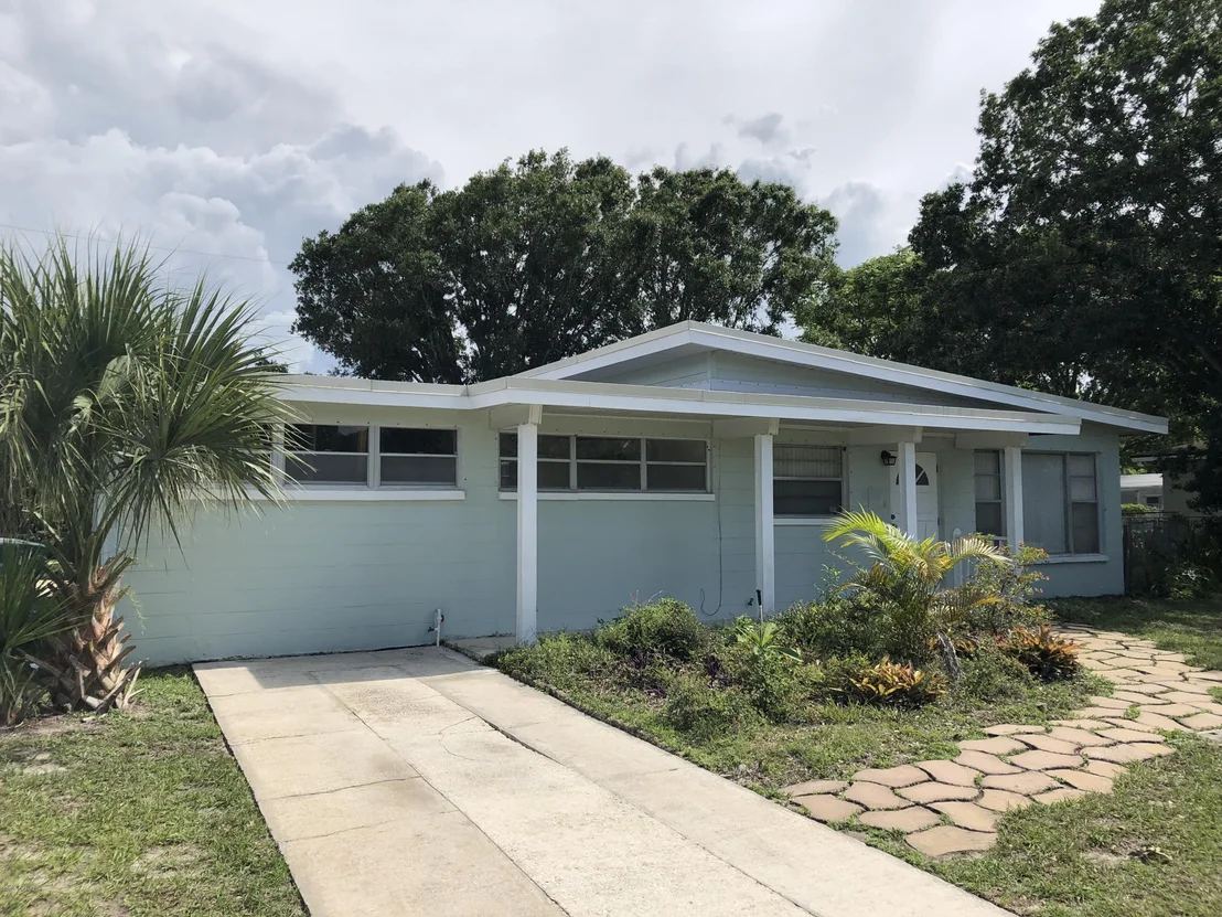 Photo of 689 Laurie Street