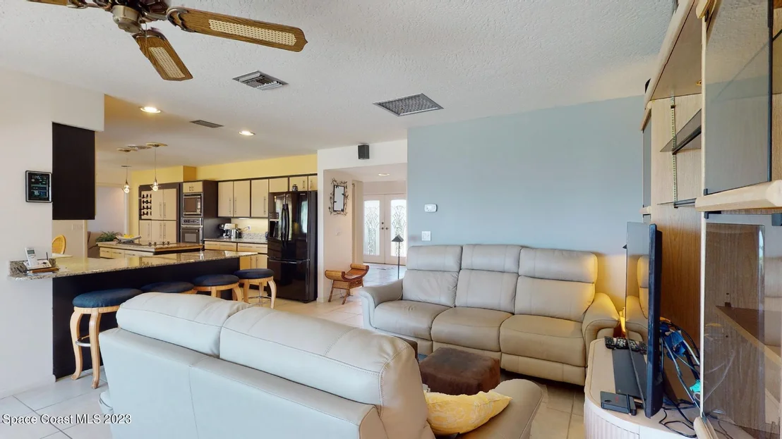 Photo of 421 Riverview Lane