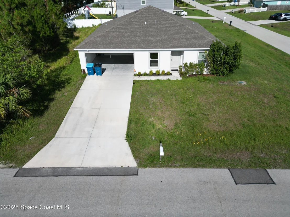 Photo of 2359 Fallkirk Avenue