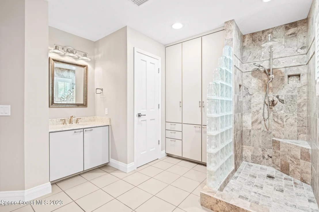 Photo of 1421 Rockledge Drive
