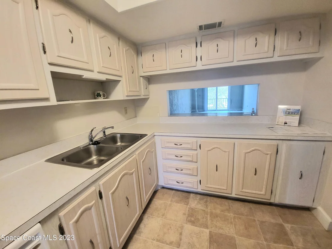Photo of Unit 301 at 1025 Rockledge Drive