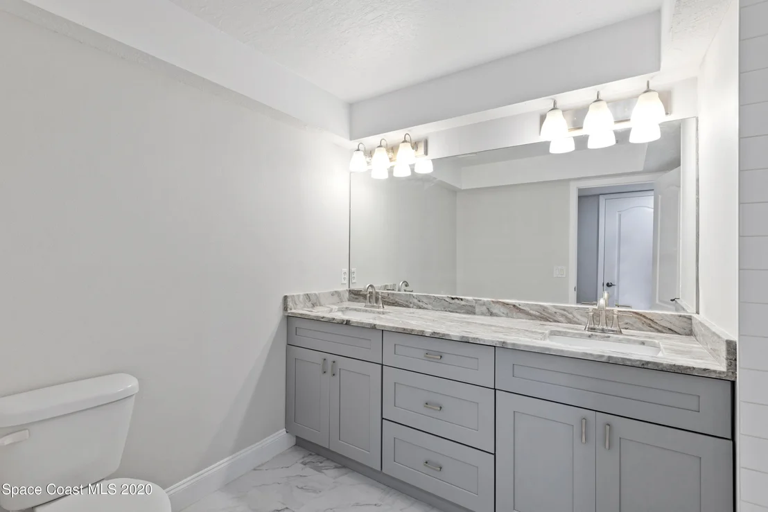 Photo of 609 Roberts Lane NE