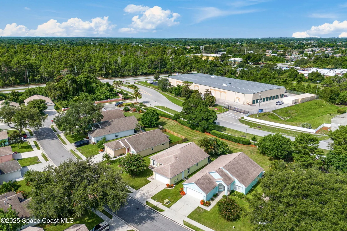 Photo of 926 Pine Creek Circle NE