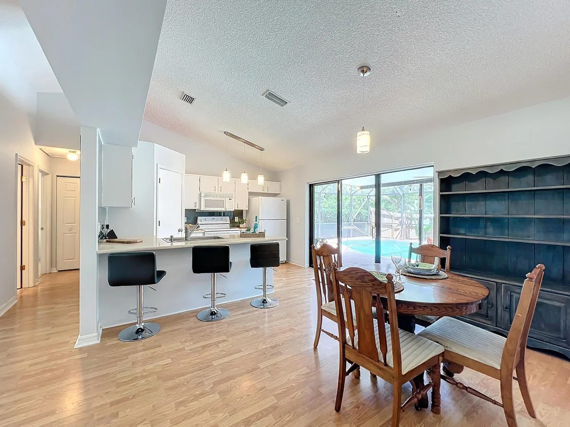 Photo of 909 Lyons Circle NW