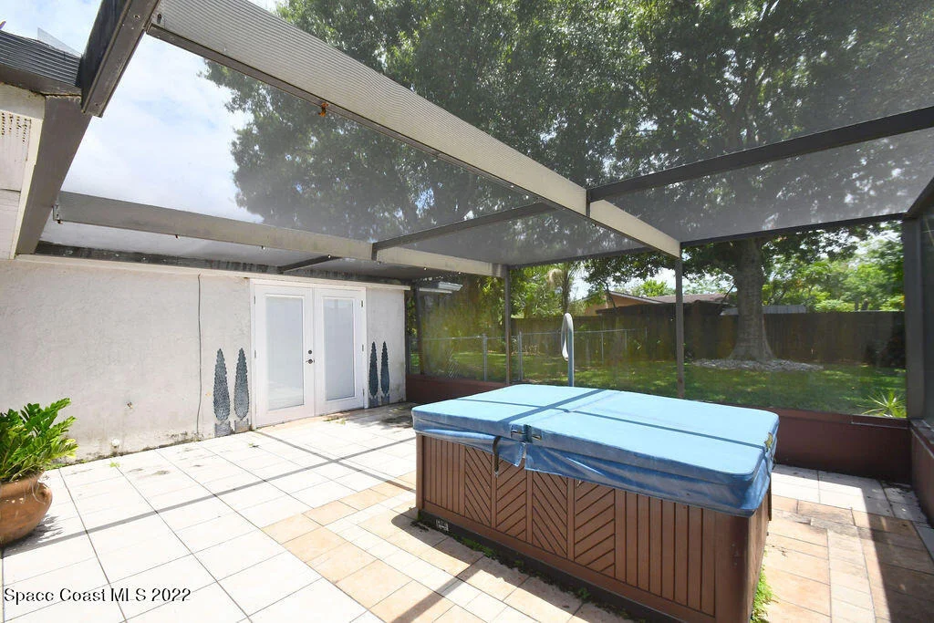 Photo of 1241 Riviera Drive NE