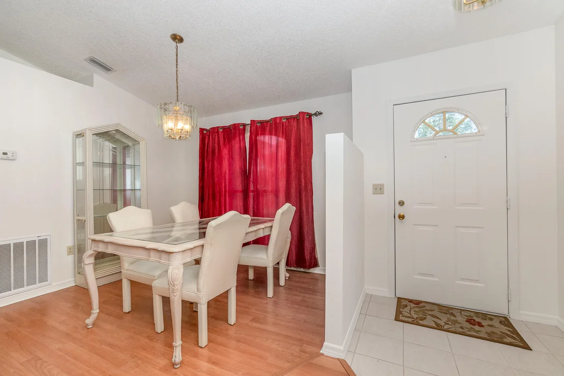Photo of 569 Balcom Terrace SE