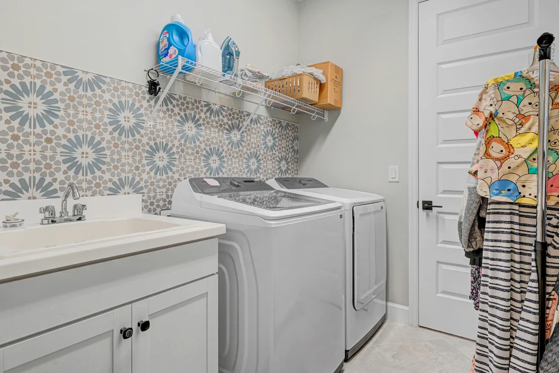 Photo of 9221 Udina