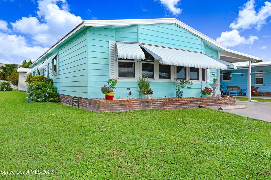 Photo of 2311 Coconut Palm Drive NE
