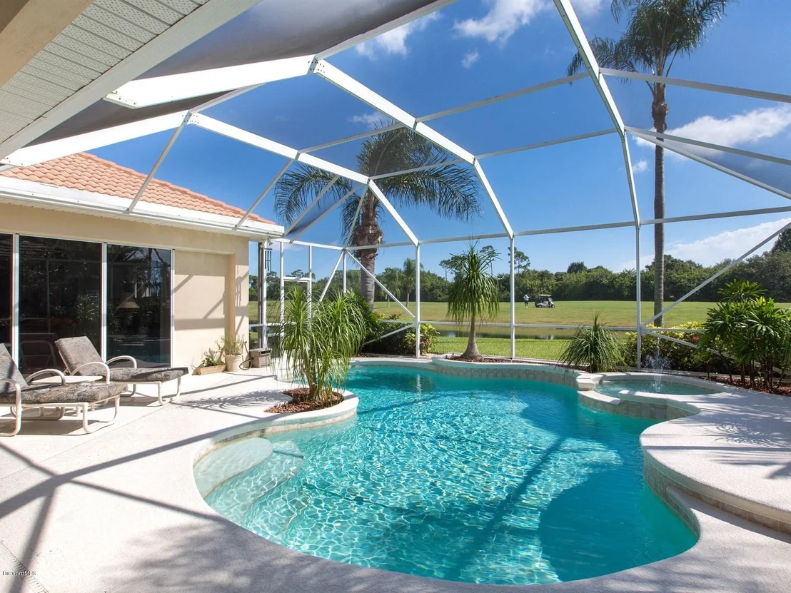 Photo of 965 Chatsworth Drive
