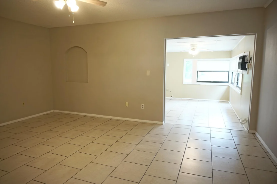 Photo of 971 Fulton Lane NE