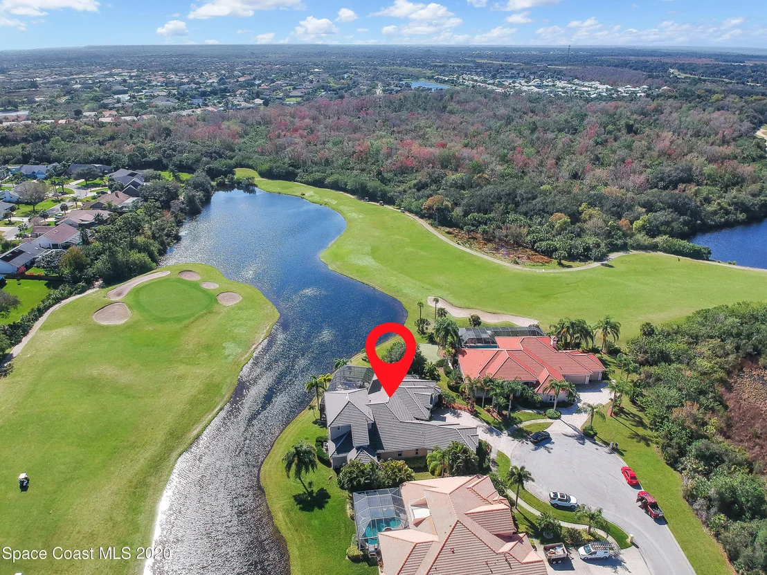 Photo of 975 Chatsworth Drive