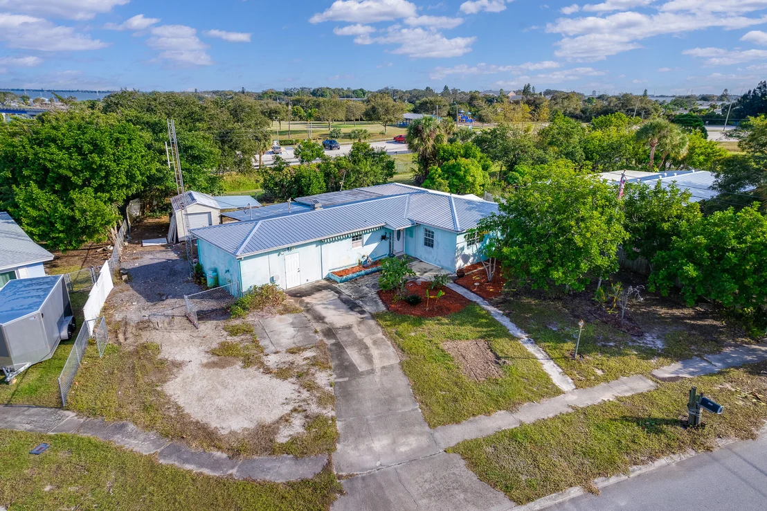 Photo of 2911 Sailfish Street NE