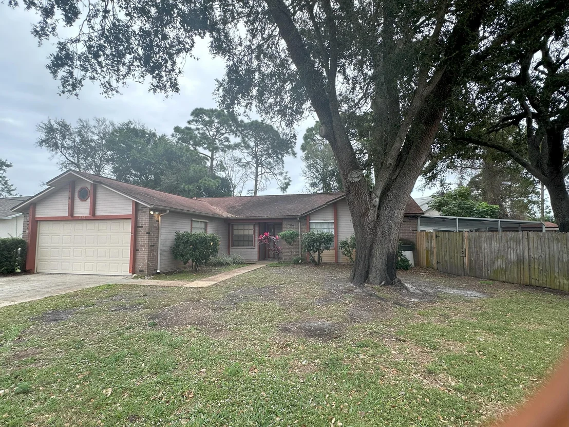 Photo of 812 Pine Valley Court