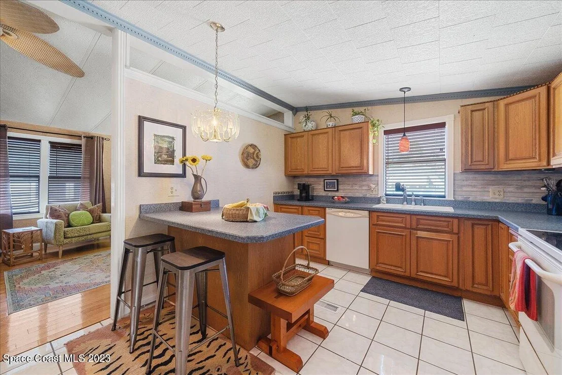 Photo of 2314 Coconut Palm Drive NE
