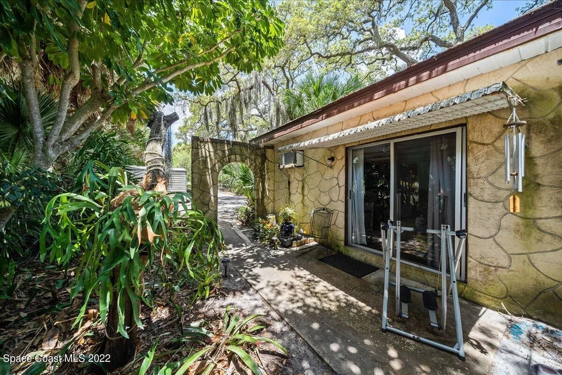Photo of 2685 Pineapple Avenue