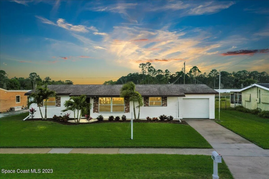 Photo of 1707 Ixora Drive W