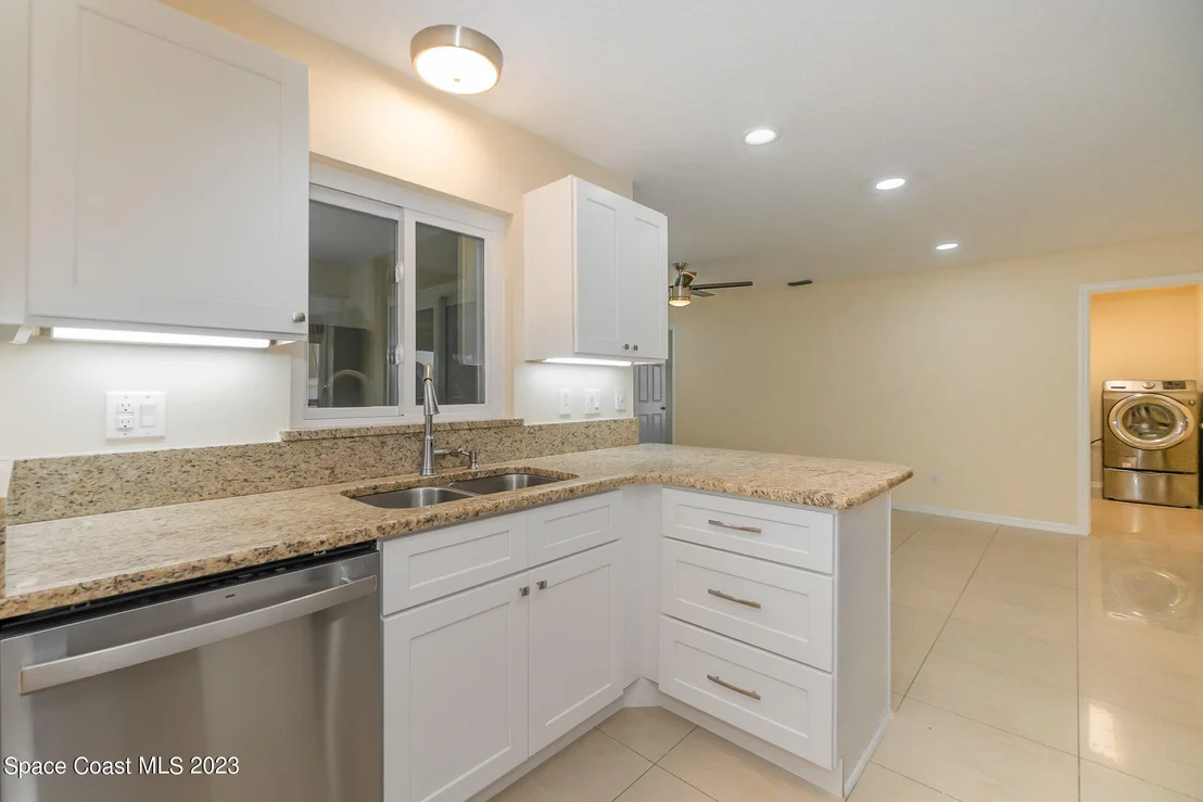 Photo of 4354 South Lakes Circle