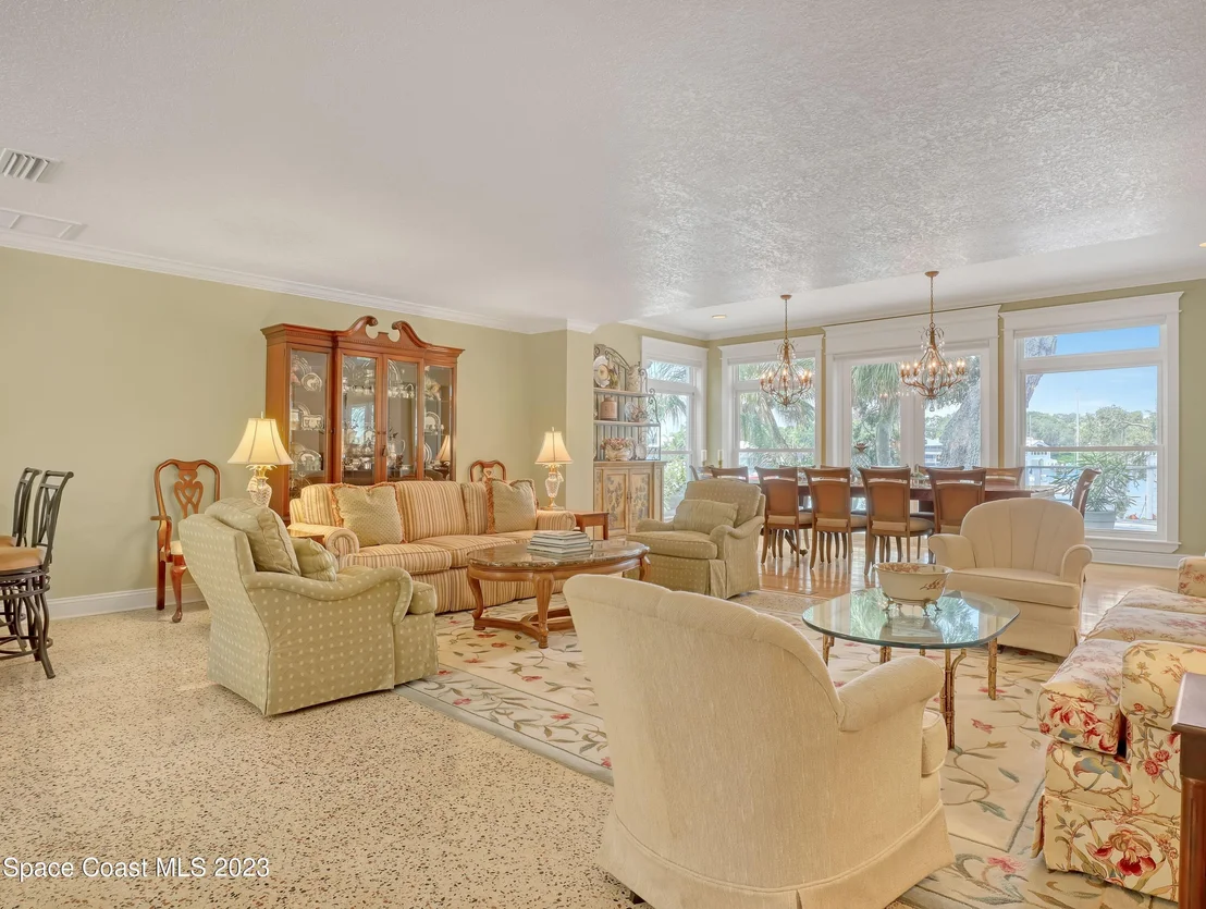 Photo of 972 W Whitmire Drive