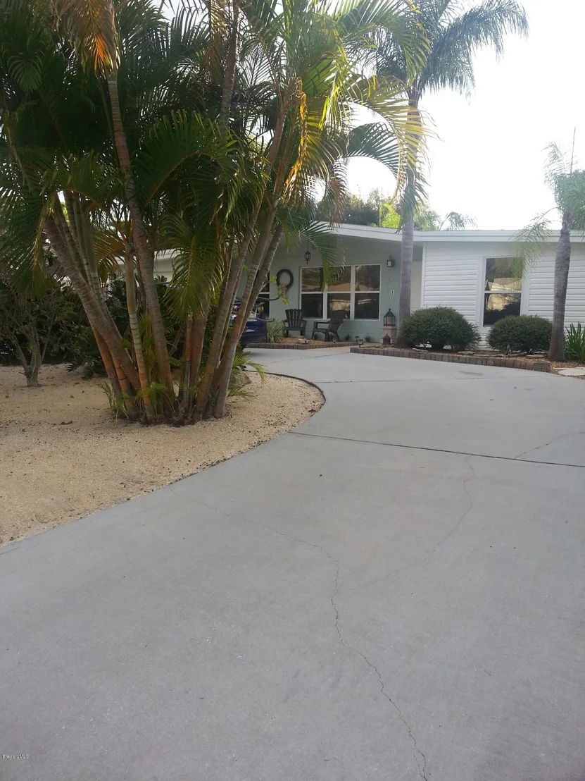 Photo of 667 Everglade Drive