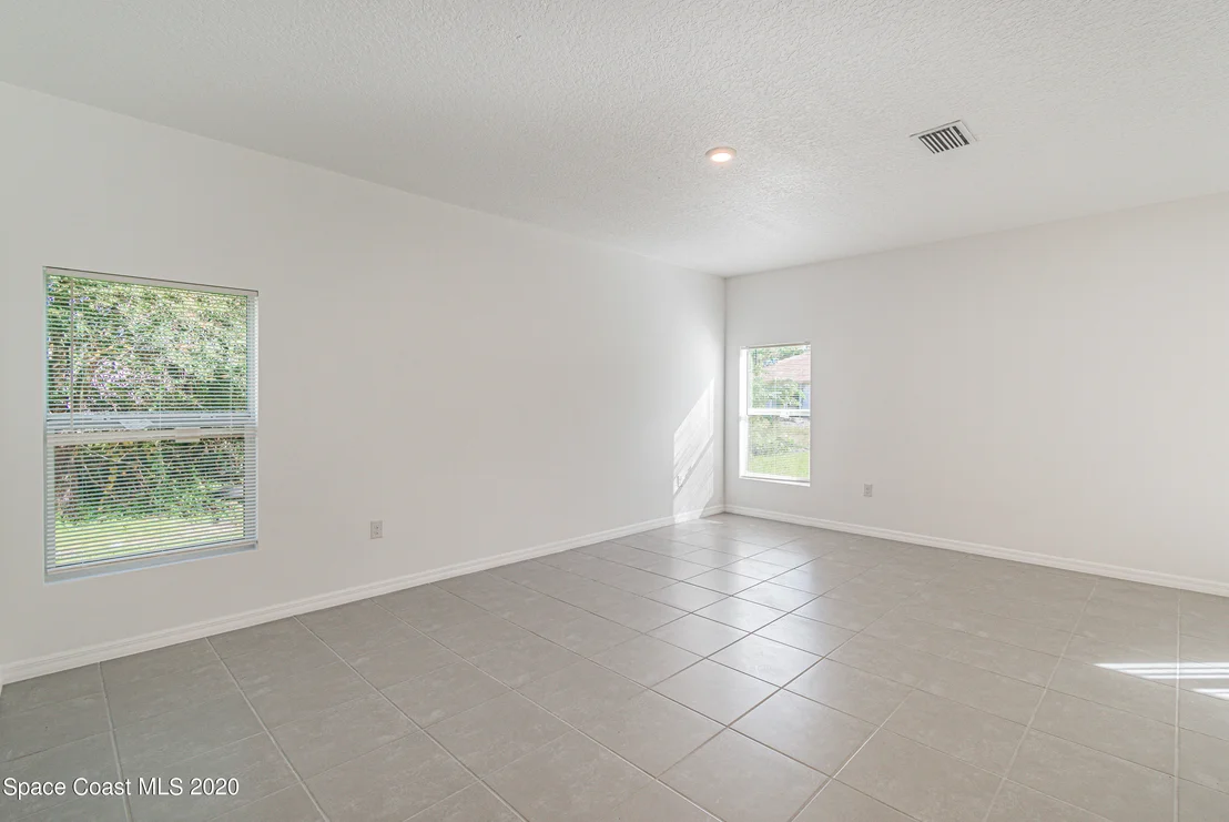 Photo of 850 Lyons Cir Circle NW