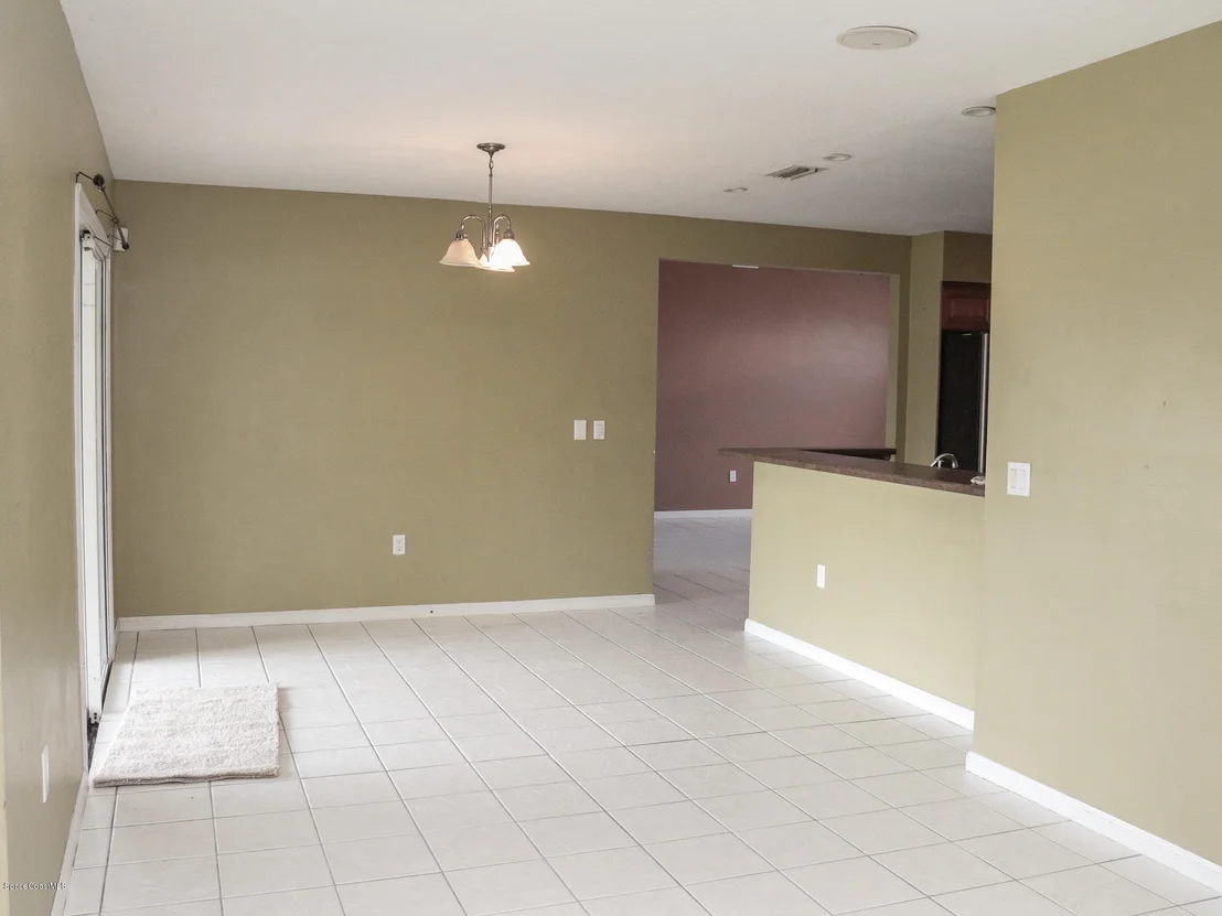 Photo of 1337 Heritage Acres Boulevard