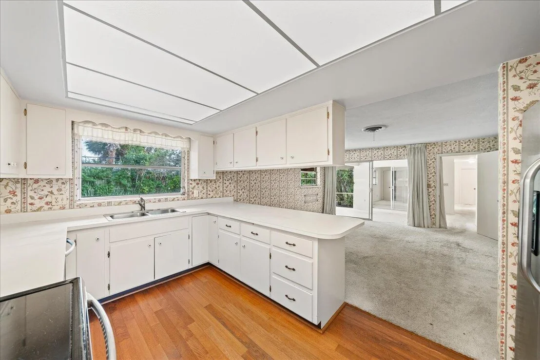 Photo of 550 Seabreeze Drive