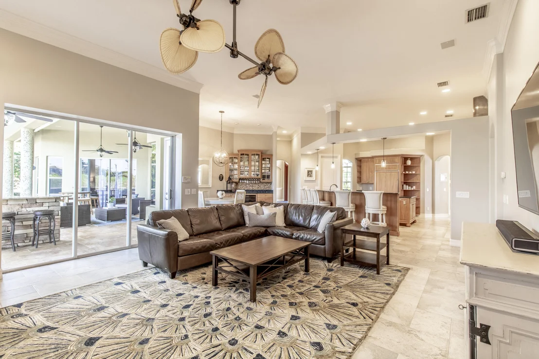 Photo of 814 Chatsworth Drive