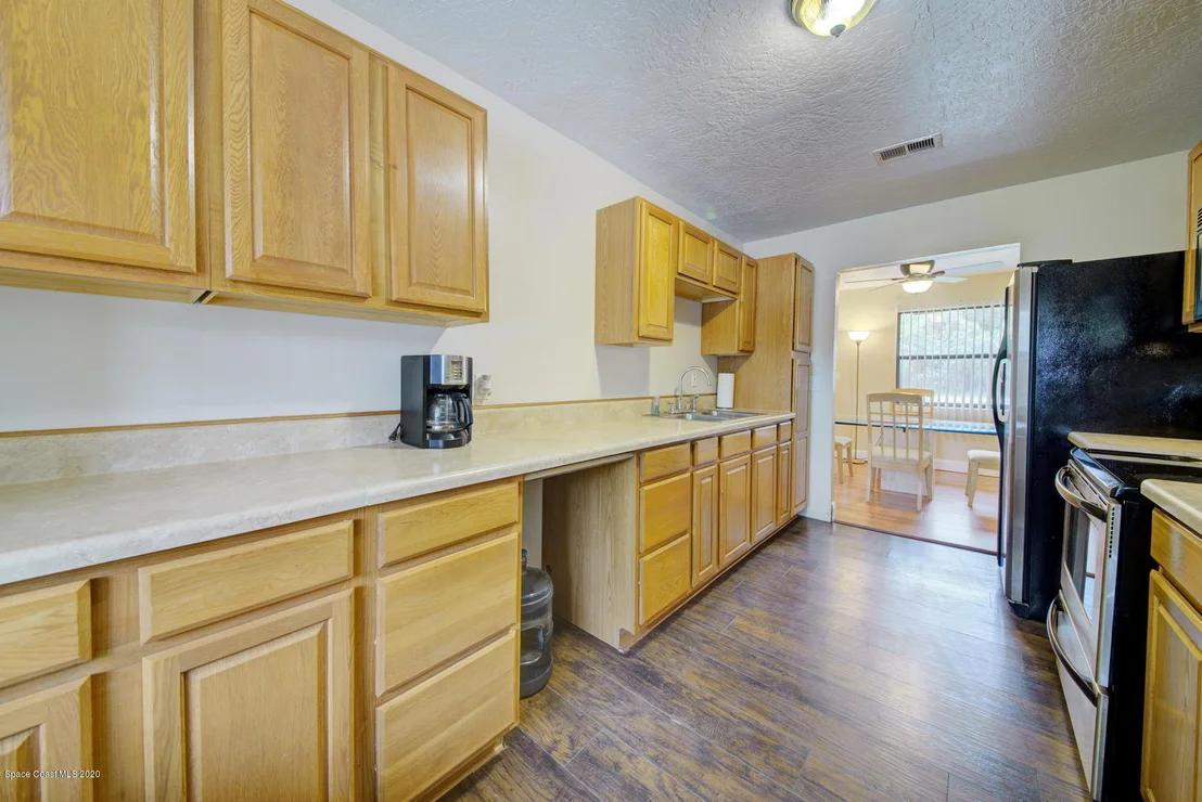 Photo of 1043 Green Road