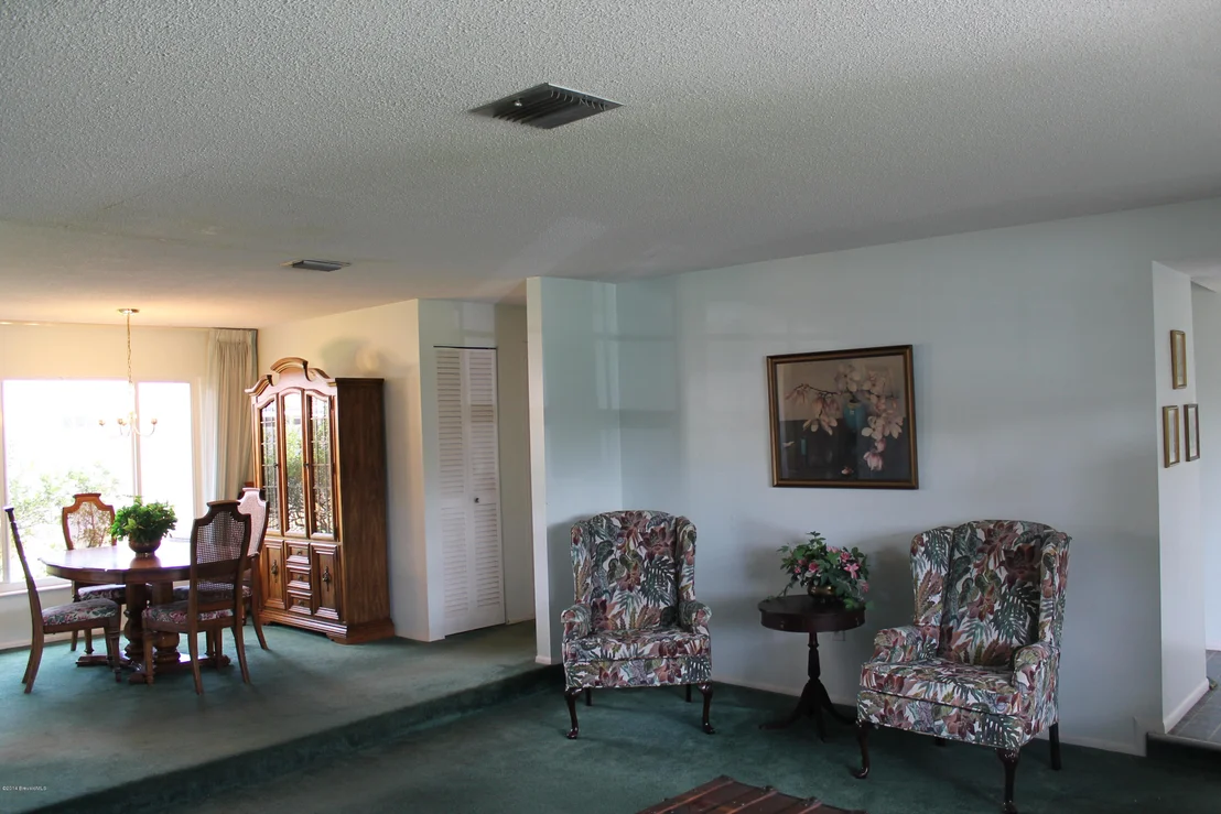 Photo of 896 Jefferson Road