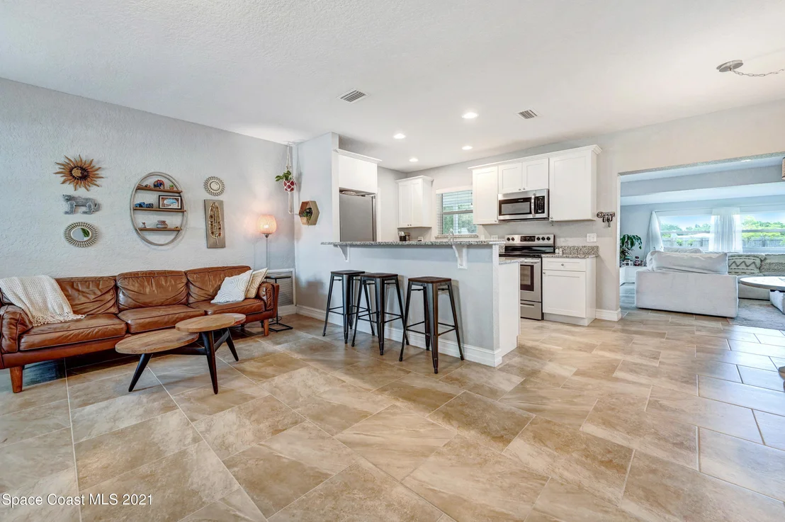 Photo of 827 Glenmore Circle