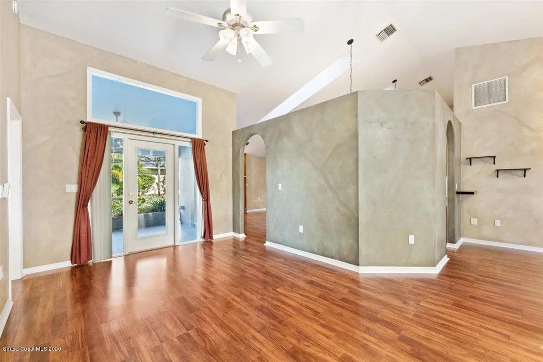 Photo of 984 Pelican Lane