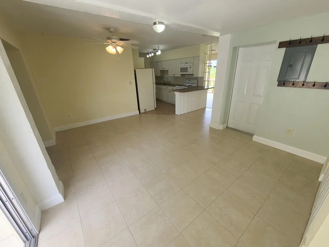Photo of 408 Iris Lane