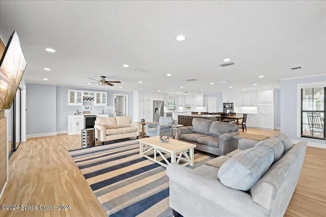 Photo of 206 Riverside Drive