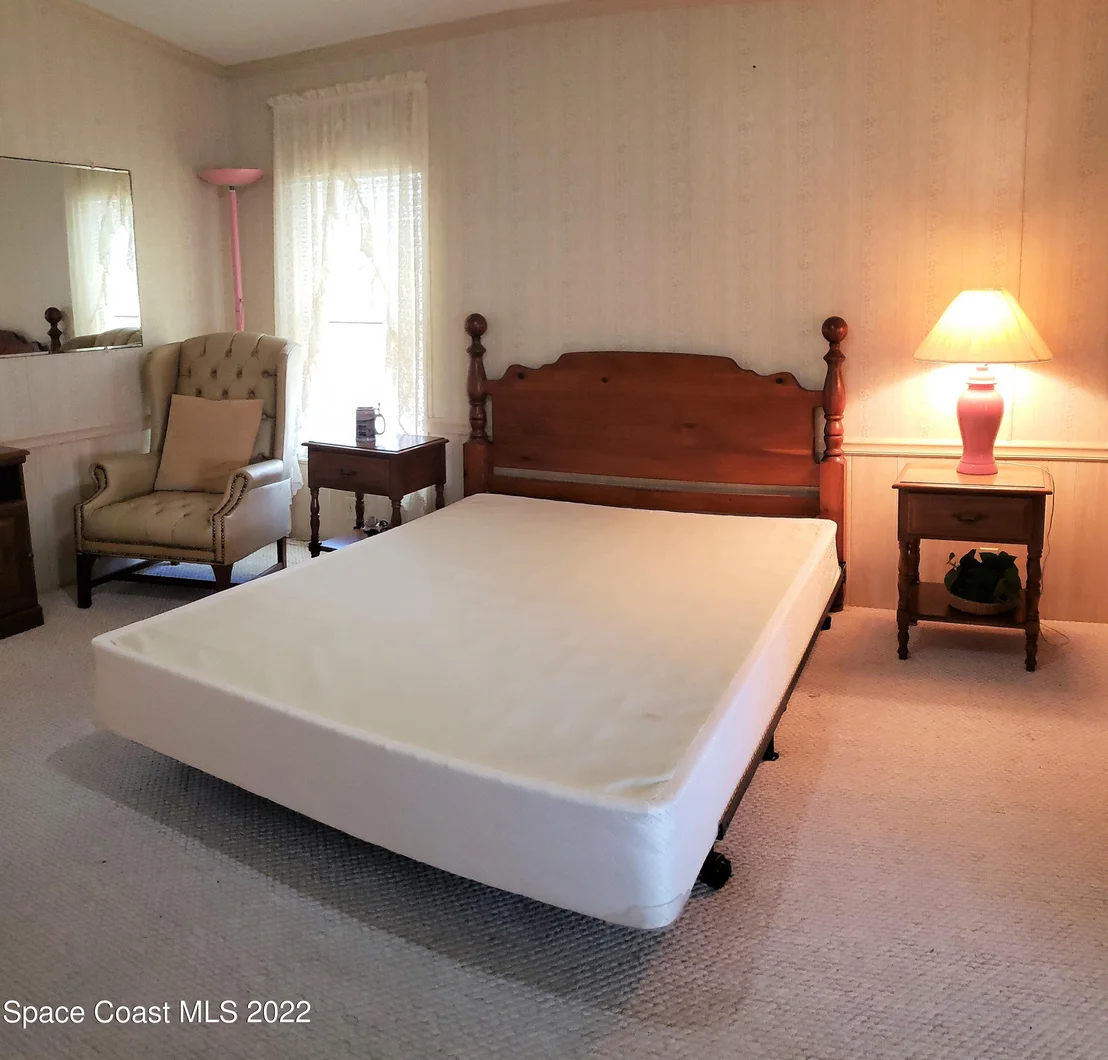 Photo of 2375 Coconut Palm Drive NE