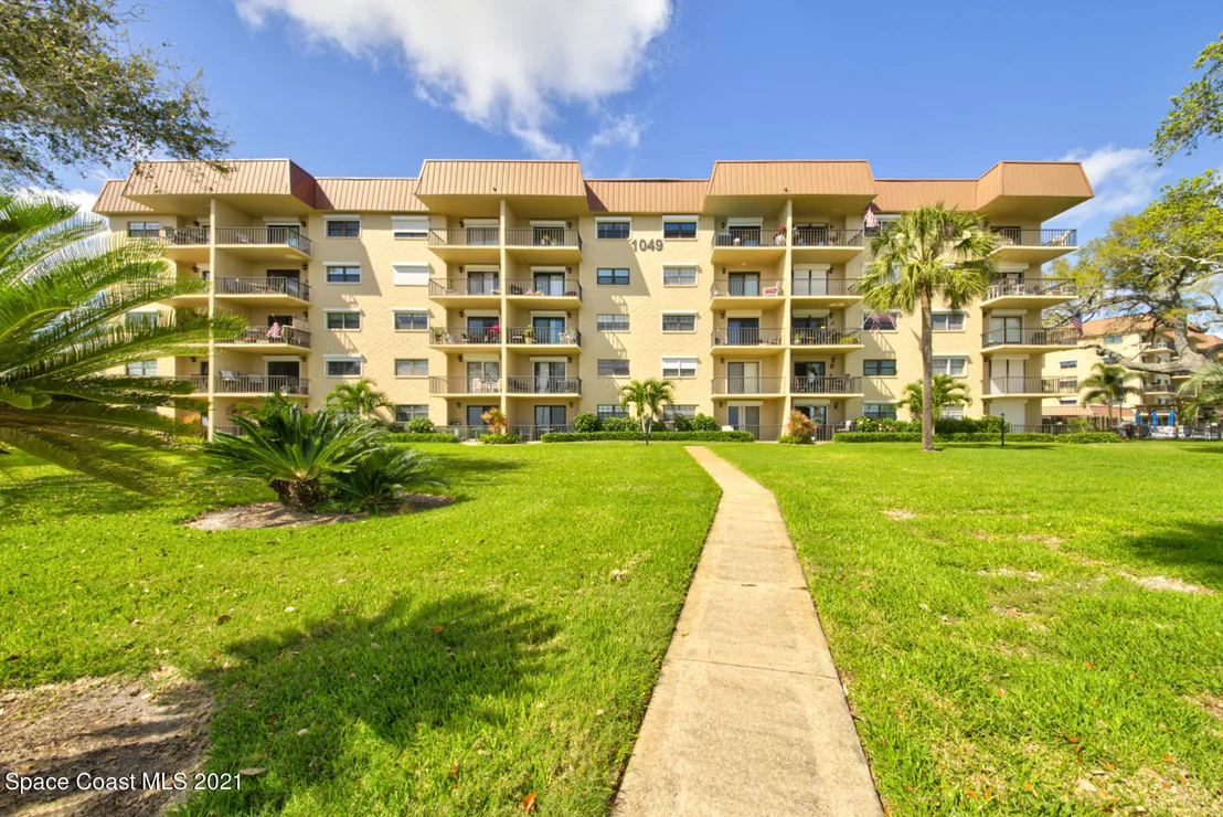 Photo of Unit B205 at 1049 Rockledge Drive
