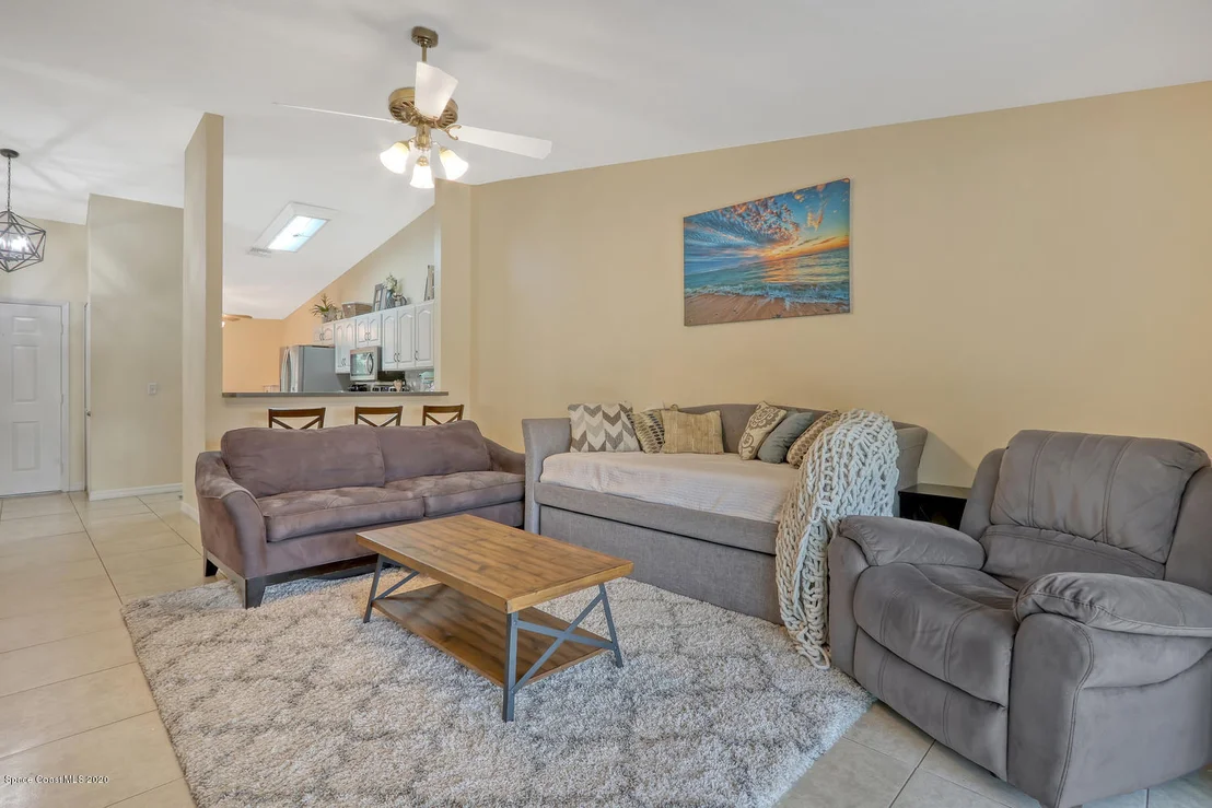 Photo of 1034 Abell Circle