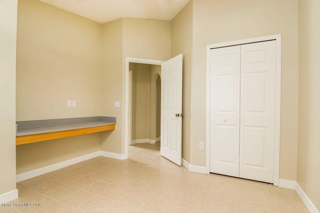 Photo of 1123 White Oak Circle