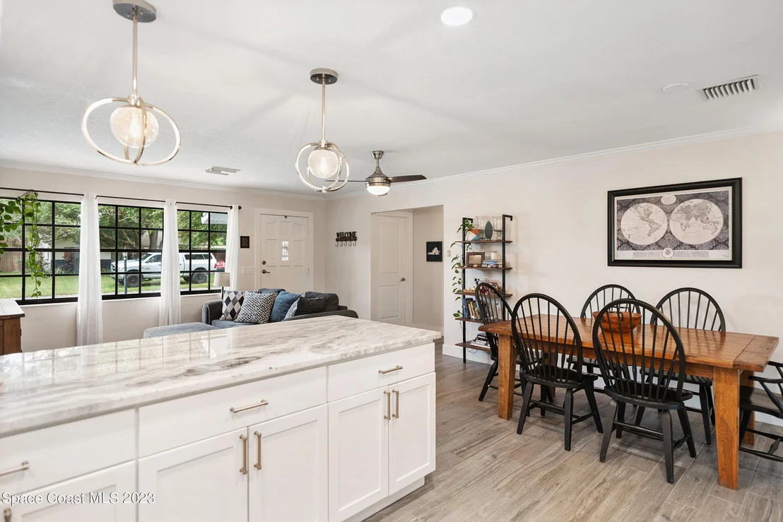 Photo of 1325 Estridge Drive